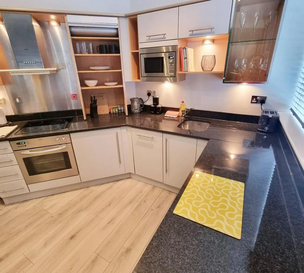 Brighton Pavilion Modern Apartment Near The Beach - Parking Available